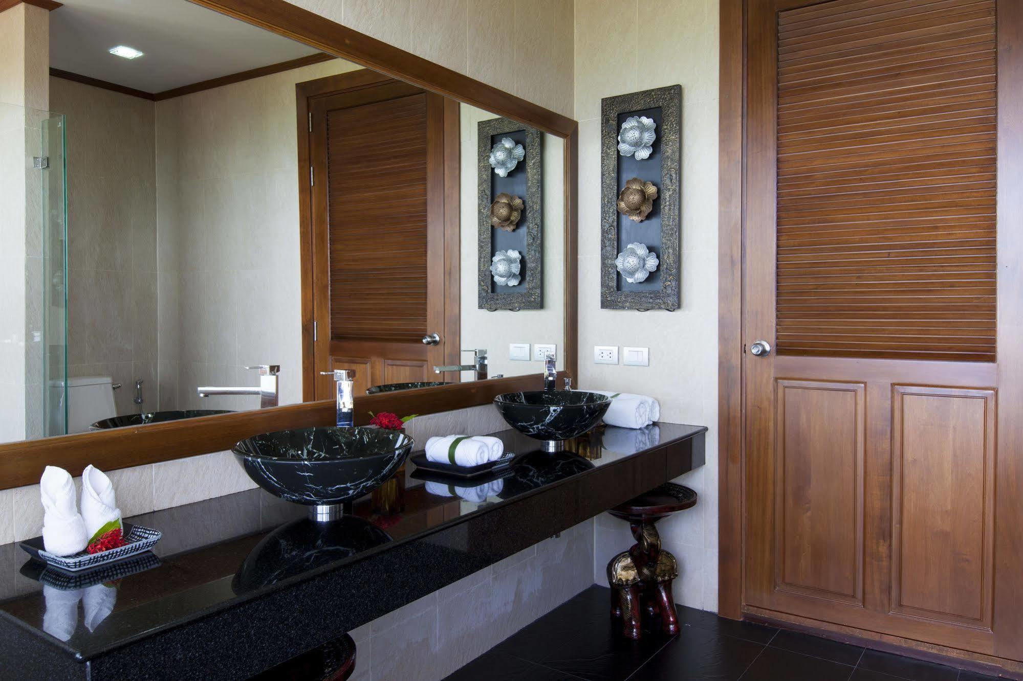 Baan Phuttarak - Seaview Private Villa Choeng Mon Buitenkant foto